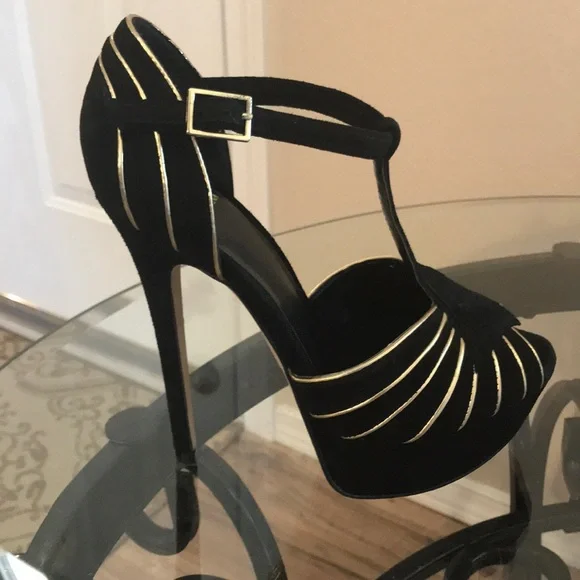Elegant Black and Gold Platform Heels - Picture 3 of 7